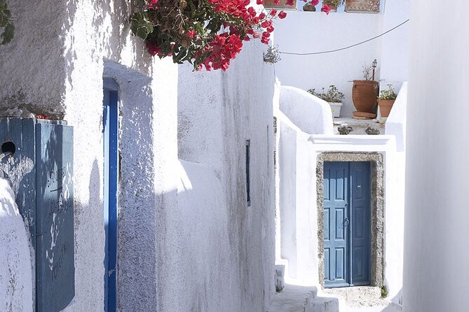 The Highlights of Santorini on a Mini Bus Daily Morning Tour - Good To Know