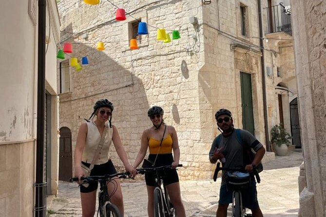 Tour in Polignano a Mare by E-Bike, Schiacciata and Wine - Good To Know