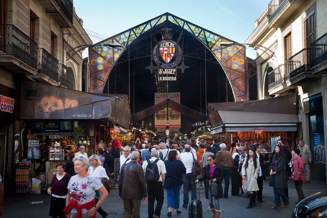 Walking Tour in Barcelona With Arabic Guide - Good To Know