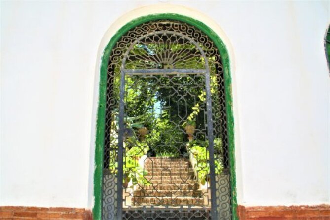 Walking Tour of the Cármenes De Granada