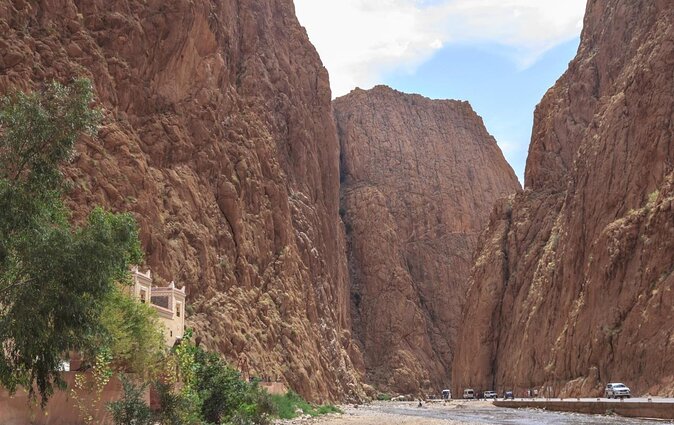 1 Night Nomadic Hike in Todra Gorge - Aventures Verticales Maroc - Good To Know