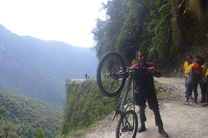 100% Adrenaline in the Famous Death Road Bolivia - Good To Know