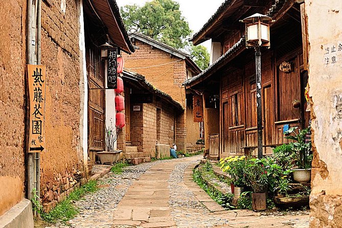 1 Day Tour in Shaxi Old Town and Shibaoshan Mountain From Lijiang