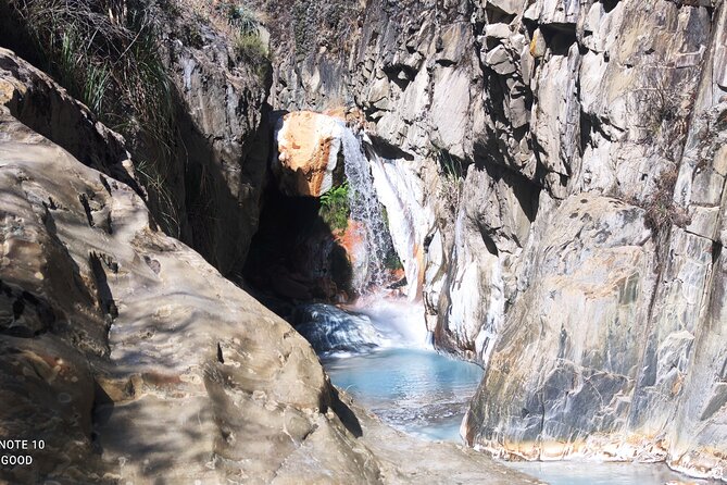 2 Colors Canyon: 1 Full Day PRIVATE Hike - Meeting and Pickup