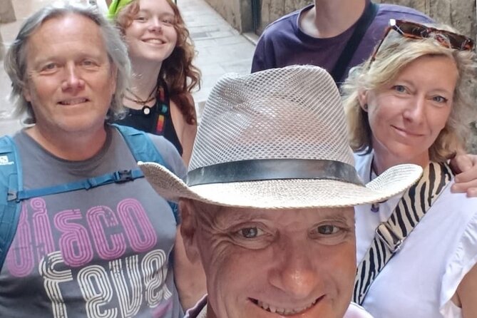 2-Hour Private Tour in French in the Historic Center of Barcelona - Tour Highlights