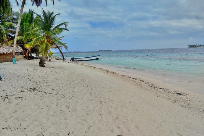 2d/1n - Private San Blas Cabin on Paradise Beach + Meals + Tour