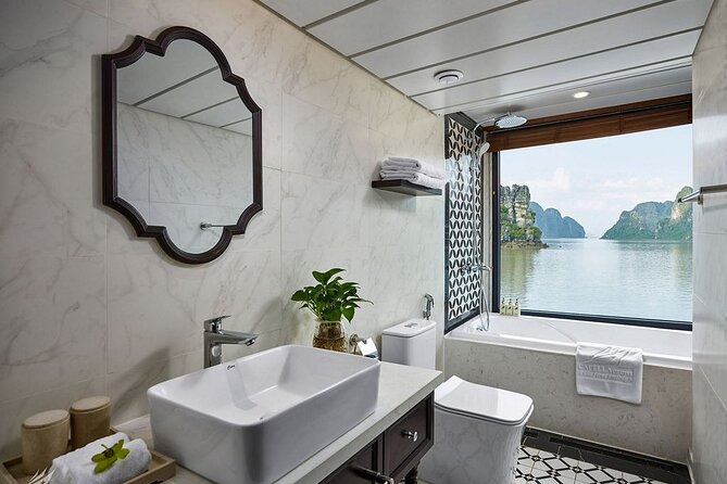 2D1N Capella 5* Cruise | SQUID Fishing, Kayak,Visit CAVES - Tour Highlights