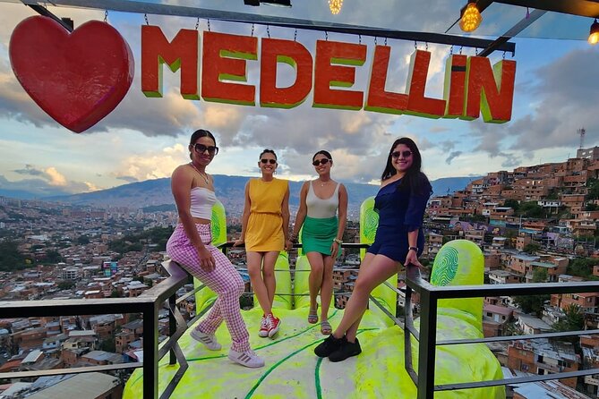 4 Hours Private Comuna 13 Graffiti Tour - Booking Information