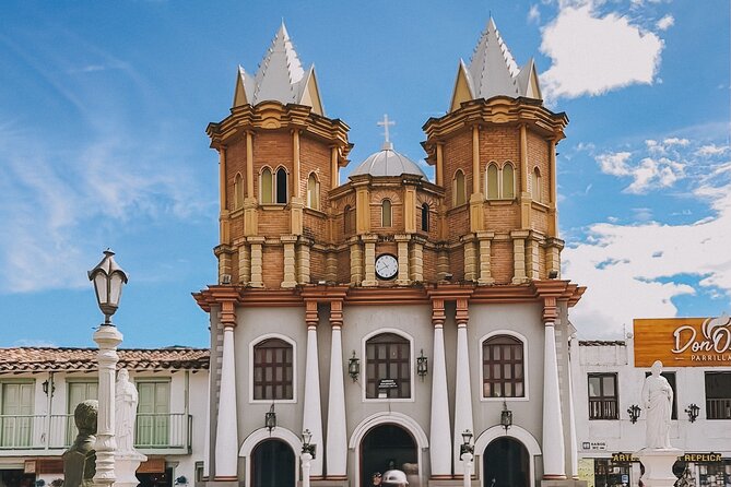 5 Hours Shared Tour of El Peñol and Guatape by Locals