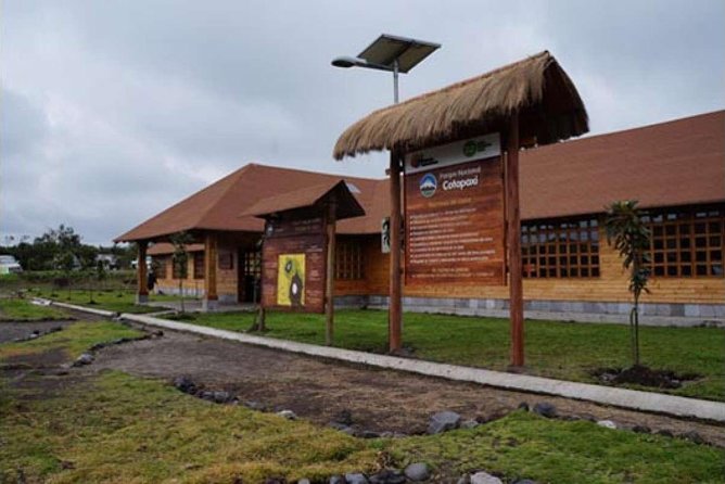 Adventure at Volcano Avenue + Quilotoa and Baños Tour 2D – 1N