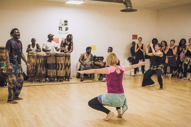African Dance Class in Paris - Vibrant Music and Atmosphere