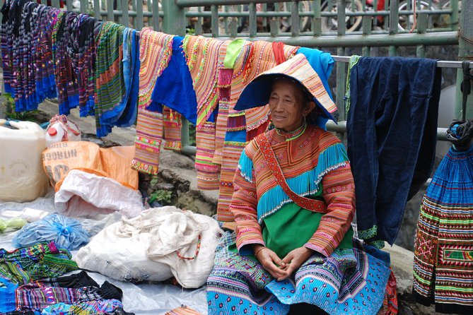 Amazing 3-Day Sapa & Bac Ha Market by Deluxe Bus - Overnight Hotel - Transportation Details