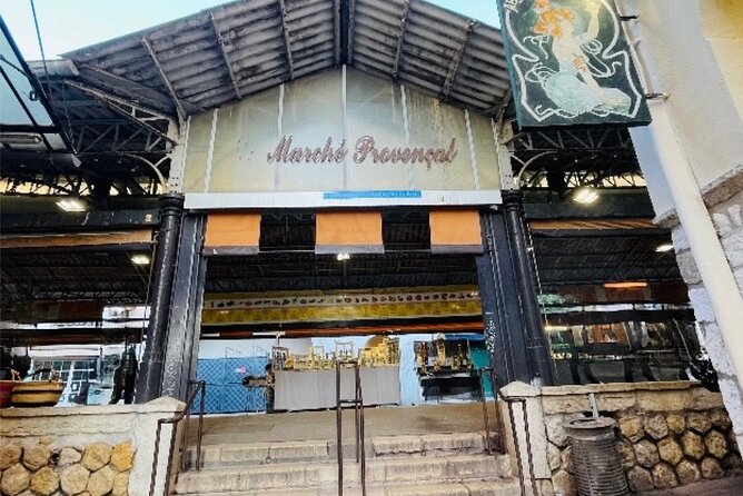 Antibes Scavenger Hunt and Sights Self-Guided Tour