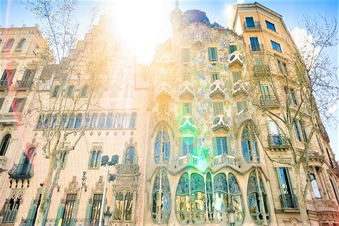 Barcelona City + La Roca Village Tour - Tour Details