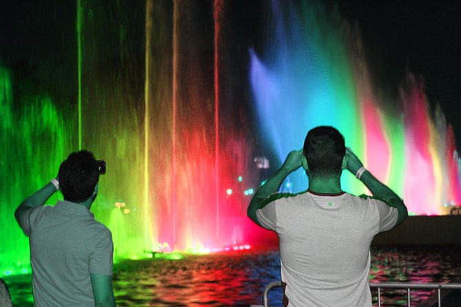 Beautiful Fountains Park & Bohemian Barranco Tour by Night - Highlights of Fountains Park