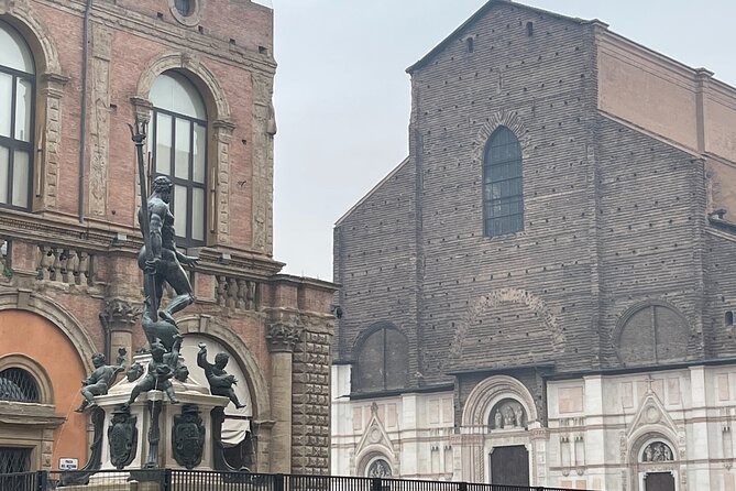 Bologna City Highlights Private Guided Tour at Night - Tour Overview