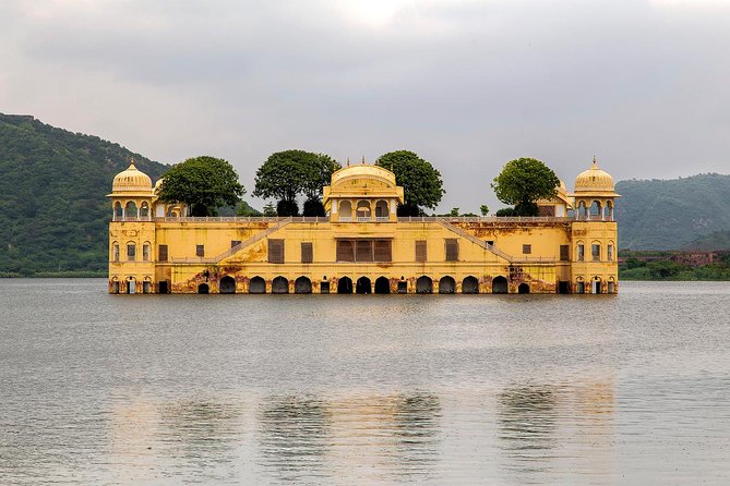Book No Shopping Tour Guide in Jaipur