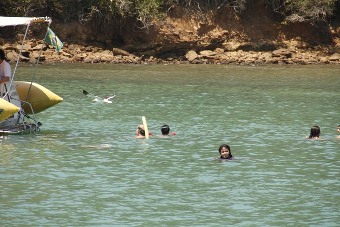 Búzios Full Day: Boat and Trolley Tour With Lunch From Arraial Do Cabo