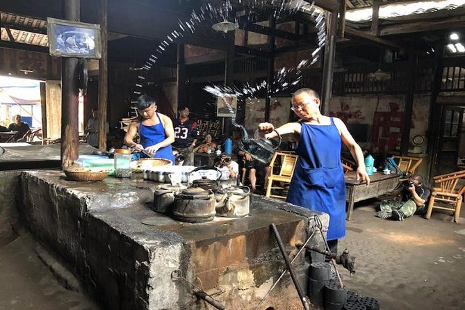 Chengdu Panda Base and Old Tea House Trip