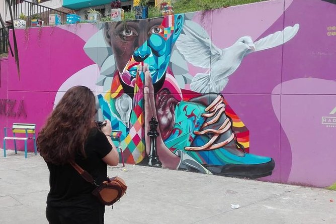 Combo Tour: Street Art, Christmas Lights and Food Tour in Medellin