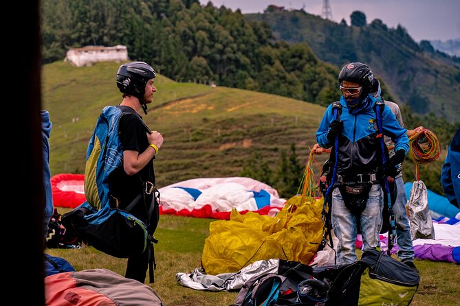 Customized Paragliding Over Medellín