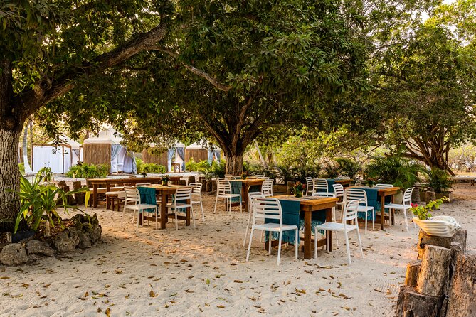 Day Tour Isla Del Encanto in Barú and Rosario Islands - Location and Inclusions