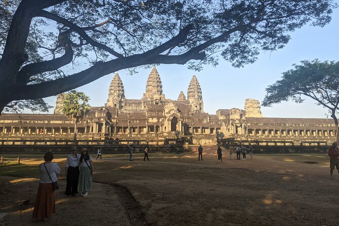 Discover Sunrise Angkor Small Tour