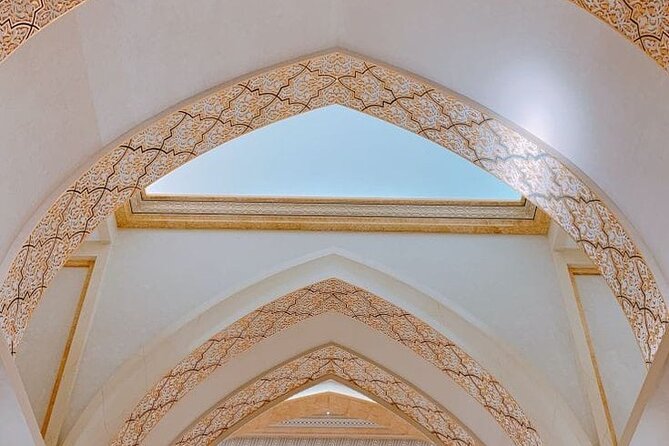 Dubai to Abu Dhabi Grand Mosque and Qasr Al Watan Palace