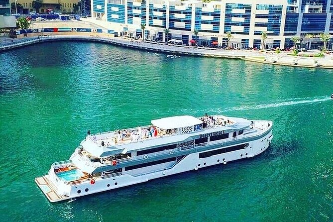 Dubais Lotus Mega Yacht Dinner Cruise