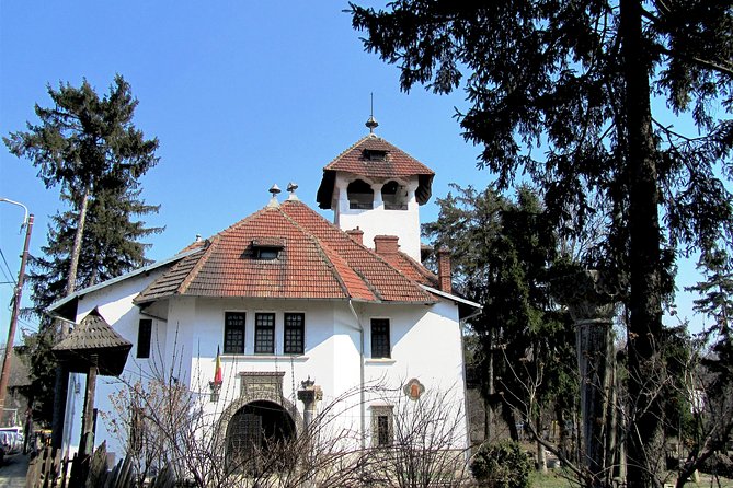 Expert Walking Tour: Romania Beyond the Headlines