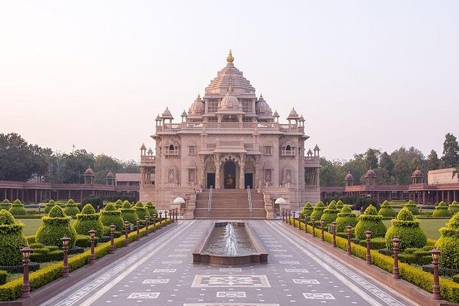 Explore Ahmedabad Spiritual Sites - a Private Tour With Akshardham Temple& Lunch