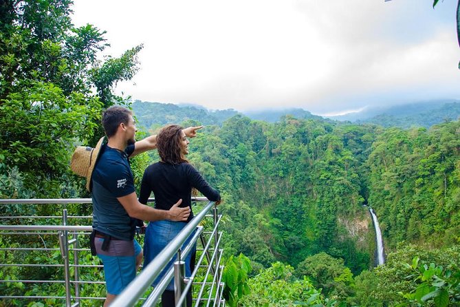 FULL DAY COMBO 1: Hanging Bridges + Waterfall Hike + Farm Lunch + Volcano Hike