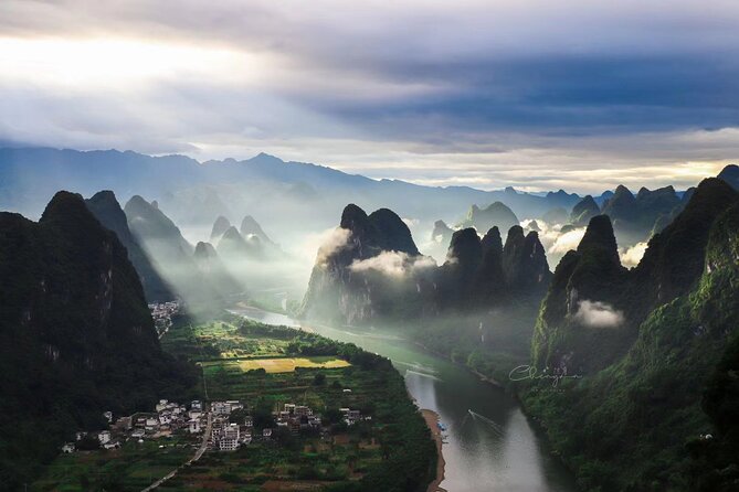 Full-Day Guilin Li-River Cruise and Yangshuo Xianggong Hill Private Day Tour