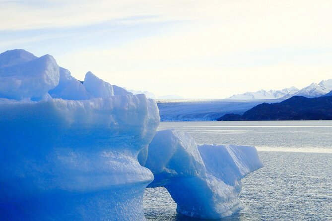 Full Day Tour Navigating Through the Glaciers of the National Park - Location and Activities