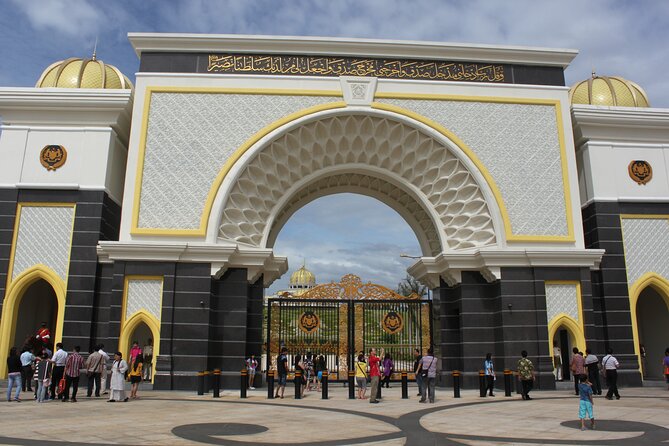 Full-Day Tour to Kuala Lumpur City With Food Tasting by Car - Tour Overview