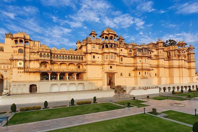 Full-Day Udaipur Sightseeing Tour by Private Car and Driver - Meeting and Pickup Details