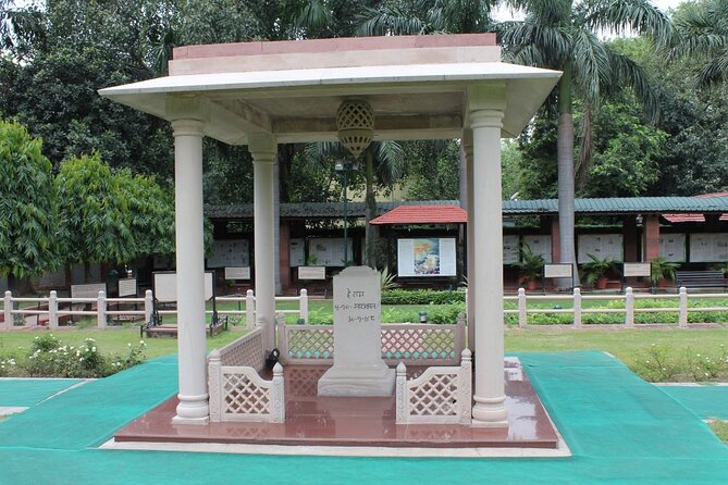 Gandhis Journey in New Delhi With Lunch - Pickup and Meeting Details