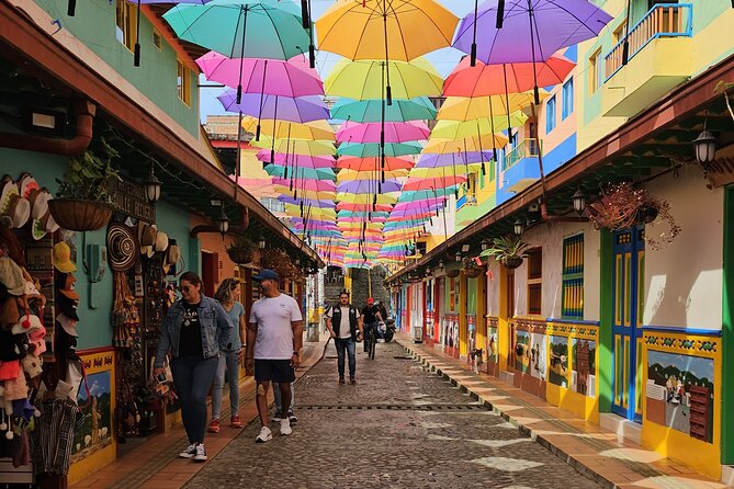 Guatapé Tour and Dam Boat Tour From Medellín