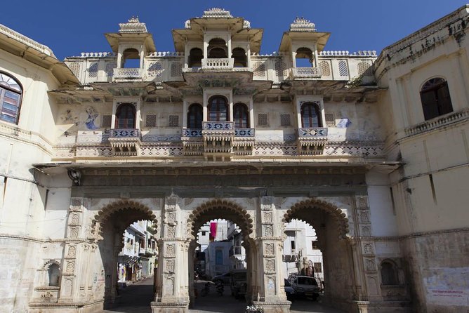 Guided Udaipur Tour With Drop Off To Jaipur Next Day.