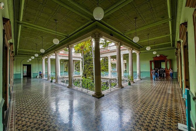 Guided Walking Tour in San Salvador