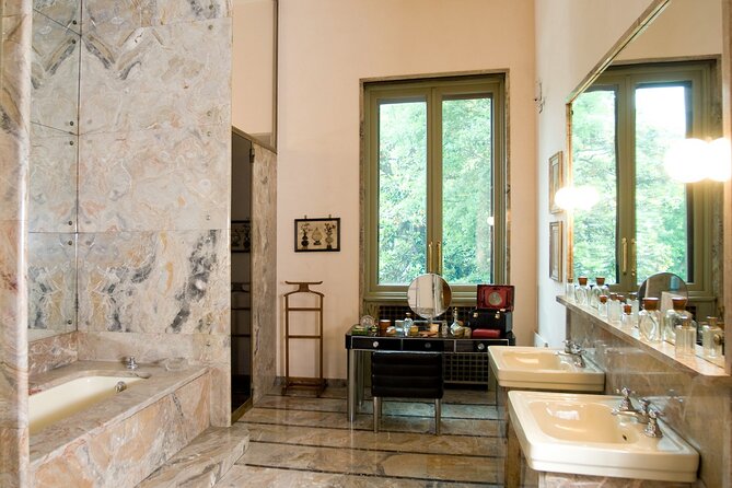 Half Day Tour On The Tracks Of House Of Gucci: Lake Como Optional