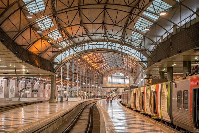 Hop-on & Hop-off Ticket From and To Lisbon Sintra