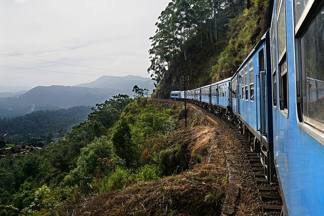 Kandy to Badulla Train Ride on (Train No: 1005 Podi Menike)