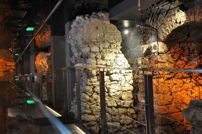 Krakow: Skip the Line Underground Museum & Old Town Private Guided Tour - Meeting Point