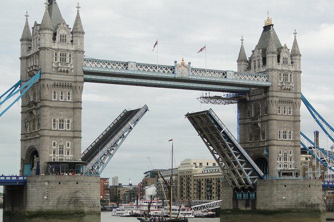 London Full Day Private Tour by Walking and Public Transportation - Tour Inclusions