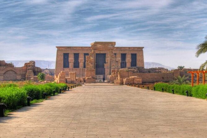 Luxor 2 Days Tour Including City of Workers and Habu Temple
