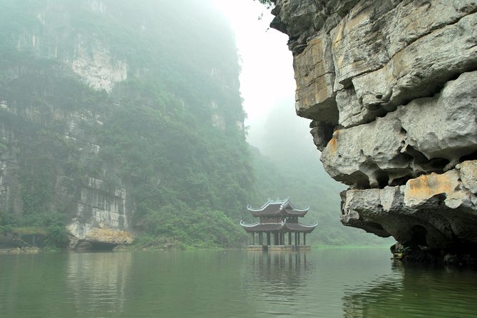 Luxury Private Tour From Hanoi: Hoa Lu, Tam Coc, Mua Cave - Hoa Lu Ancient Capital