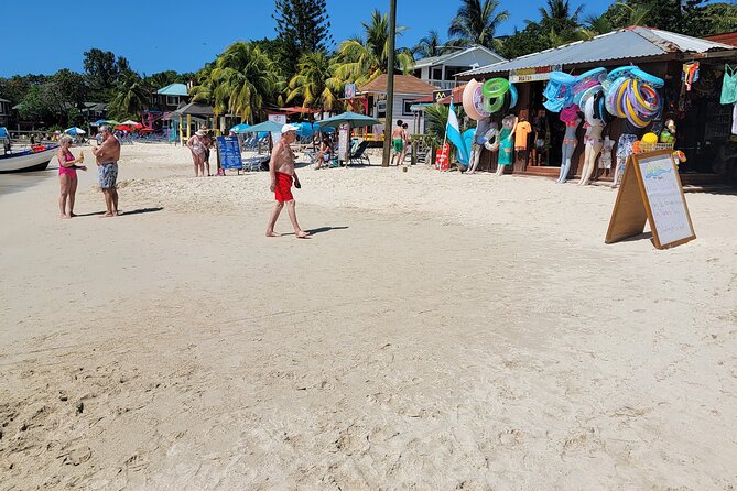 Manawakie Wildlife Sanctuary and Macaw Market - Manawakie Wildlife Sanctuary Overview