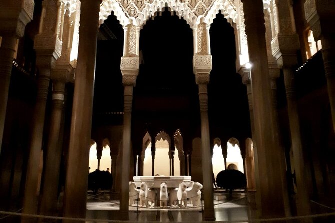 Night Tour of Alhambra and Nasrid Palaces - Tour Details