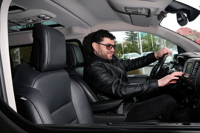 One-Way Private Transfer: Keflavik Airport To/From Reykjavik